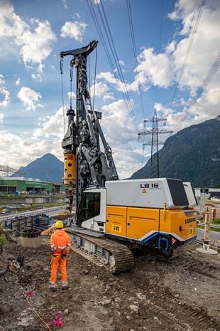 Elektrifizierend: Das LB 16 unplugged mit elektrohydraulischem Antrieb kann auch kabellos eingesetzt werden.