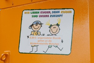 Treffler donates 0.50 euros per hour of crane operation to the Munich/Ingolstadt German Child Cancer Aid charity.
