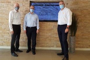 From left to right: Ekkehard Pracht (Liebherr-Aerospace), Christoph Thelen (German Embassy) and Michael Kaemmerer (German Embassy) at Liebherr-Singapore