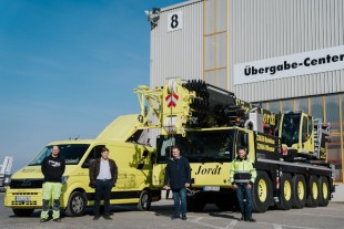 V.l.n.r.: Johannes Böhme-Stromberg, Tim Jordt (beide Sönke Jordt GmbH & Co. KG), Jens Fähse (Liebherr-Werk Ehingen GmbH), Johannes Astecker (Sönke Jordt GmbH & Co. KG).
