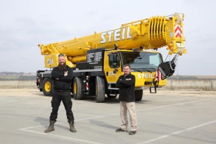 From left to right: Jens Minnebeck, Waldemar Hoffmann (both from Steil Kranarbeiten GmbH und Co. KG).