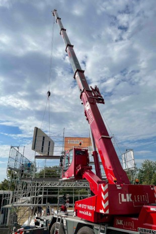 A perfect view of the site situation with the elevating cab.