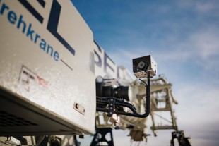 Also new – the side camera to monitor the right-hand side of the vehicle, particularly when the boom has been luffed down to achieve the lowest possible clearance height.