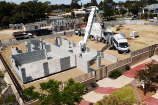 The bricklaying robot Hadrian lays bricks in buildings quickly and efficiently.