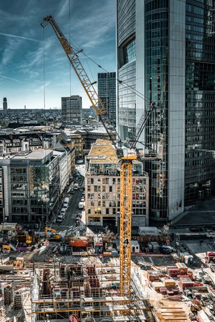 The Liebherr 258 HC-L 10/18 Fibre impresses with a ten-tonne lifting capacity in 1-line operation.