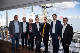 At Bauma 2022: Christoph Riess (Head of the Tower Cranes Department at Hüffermann Krandienst GmbH), Marco Guariglia (Managing Director Sales at Liebherr-Werk Biberach GmbH), Dr. Isolde Liebherr (Vice-President of the Administrative Board of Liebherr-International AG), Daniel Janssen (Managing Director and Partner at Hüffermann Krandienst GmbH), Stéfanie Wohlfarth (Member of the Board of Directors of Liebherr-International AG), Stefan Westermann (Division Manager Structural Engineering Liebherr-Baumaschinen Vertriebs- und Service GmbH) and Alexander Beck (Area Sales Manager Liebherr-Werk Biberach GmbH).