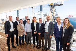 f.l.t.r.: Thomas Sonntag (Liebherr), Sergio Navarrete (Liebherr), Rodrigo Mizrahi (Grúas Cono Sur SPA), Stefan Brandt (Liebherr), Juan Edo Montt (Grúas Cono Sur SPA), Stéfanie Wohlfarth (Liebherr), Raúl Montt (Grúas Cono Sur SPA), Marco Guariglia (Liebherr), Mauricio Huerta (Grúas Cono Sur SPA) und Anna-Lena Denz (Liebherr).