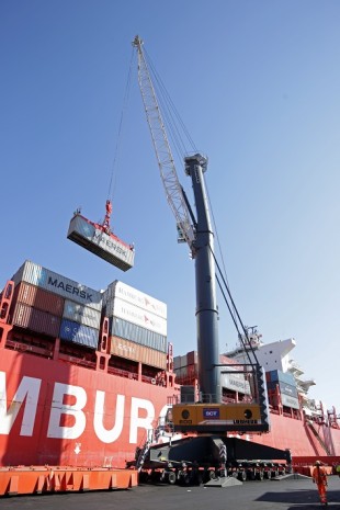 Thanks to a higher cabin at 37.1 metres, crane operators will benefit from improved perspective on cargo and containers.