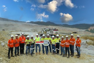 Liebherr and Amman with a ceremonial R 9800 key to symbolise the handover of the mining excavator.