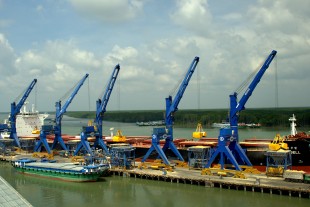 Content-3to2-liebherr-sc-tcc-300-travelling-cargo-crane-bulk-handling-vietnam-1
