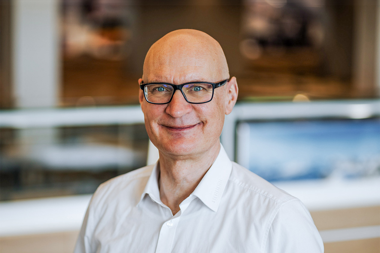 Curved thing Liebherr